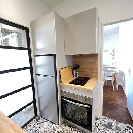 Loena Centre: Renovated 2-room Near Croisette Apartment *