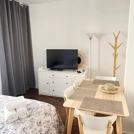 Loena Centre: Renovated 2-room Near Croisette