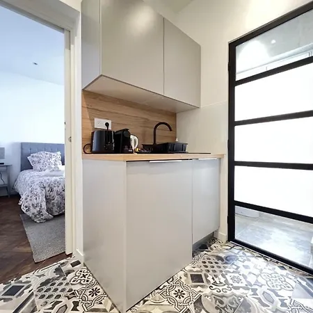 Loena Centre: Renovated 2-room Near Croisette * Cannes