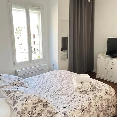 Loena Centre: Renovated 2-room Near Croisette Apartment Cannes