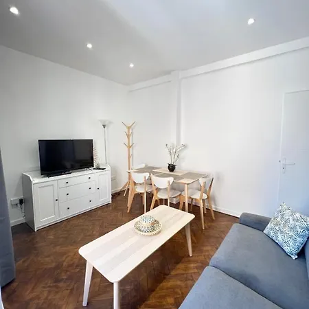 Loena Centre: Renovated 2-room Near Croisette *
