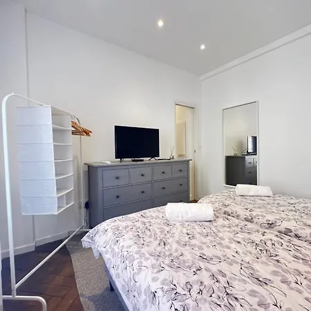 Loena Centre: Renovated 2-room Near Croisette * Cannes