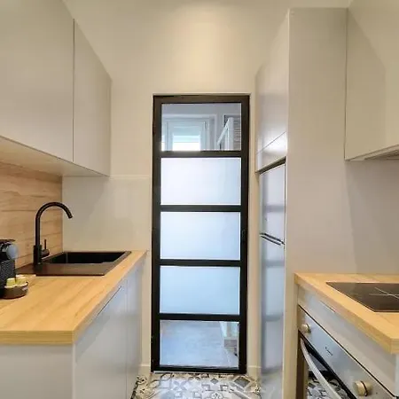 Loena Centre: Renovated 2-room Near Croisette *