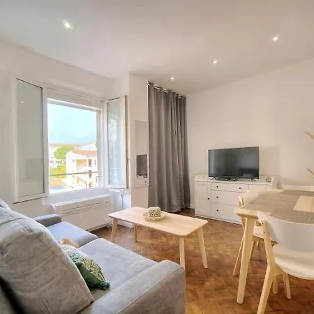 Loena Centre: Renovated 2-room Near Croisette