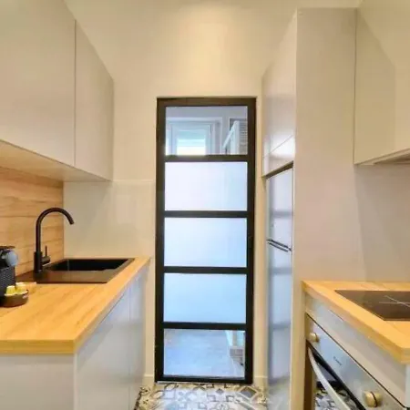 Loena Centre: Renovated 2-room Near Croisette