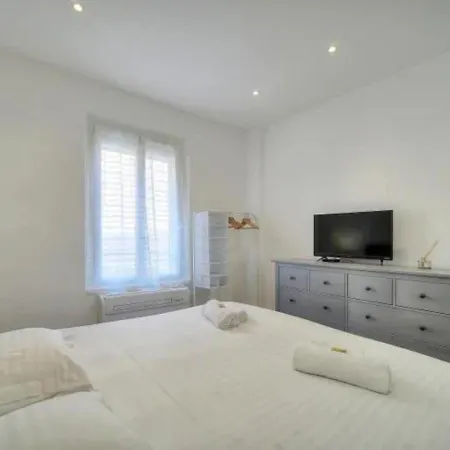 Loena Centre: Renovated 2-room Near Croisette Apartment Cannes